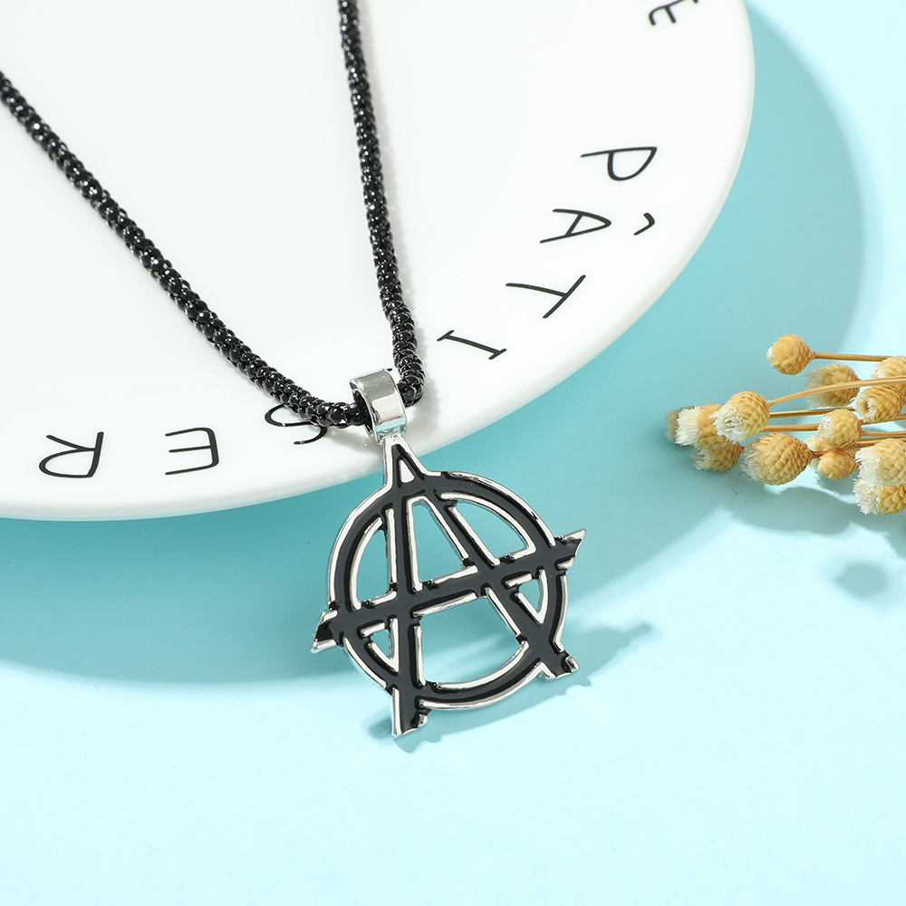 Vintage Item - Collier avec logo de l'initiale A