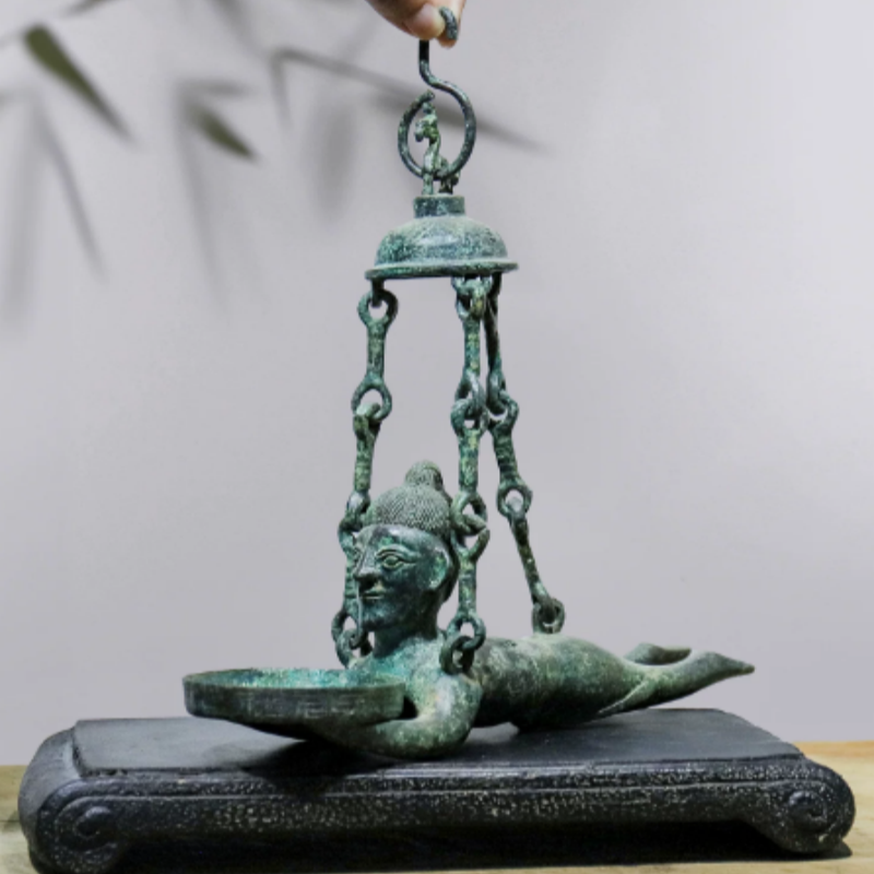 Collectible Vintage Lamps - Lampe suspendue figurative en bronze vintage