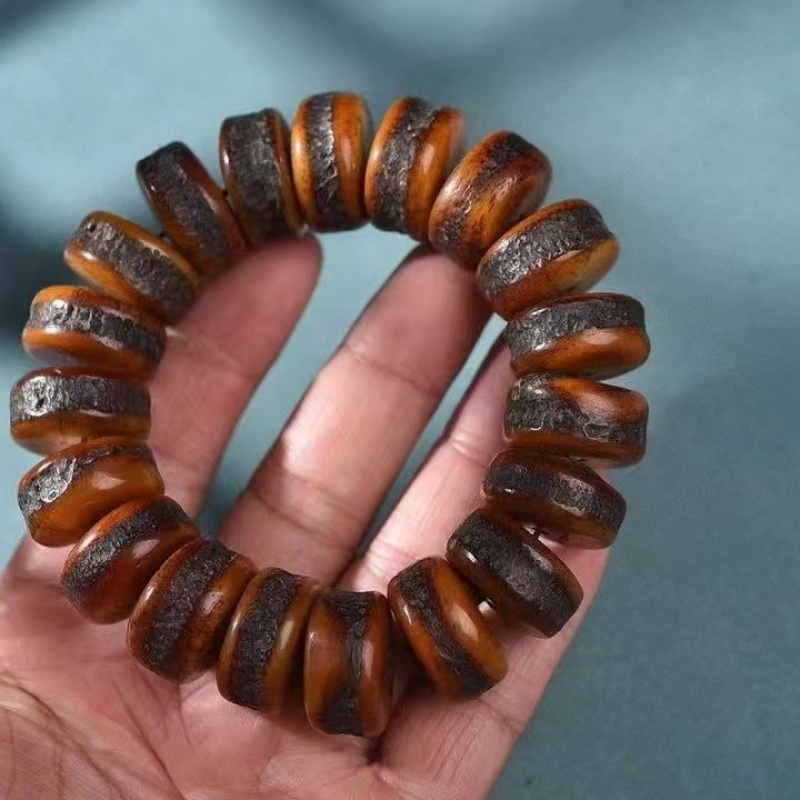 Vintage Items Collection - Bracelet en os de yak, perles